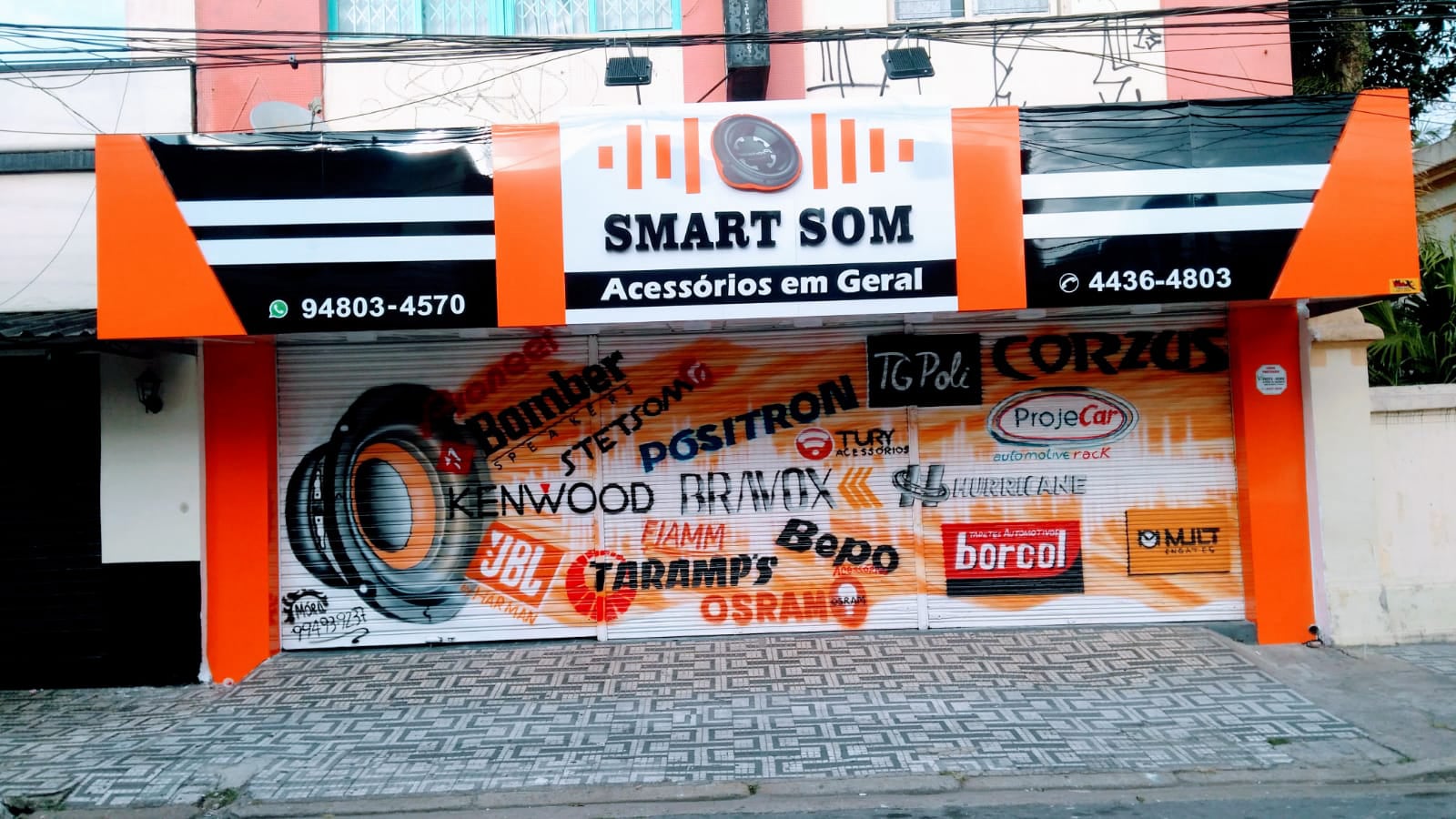 empresa de Som, multimídia, insulfilme, engates automotivos, lanternas, acessórios automotivos