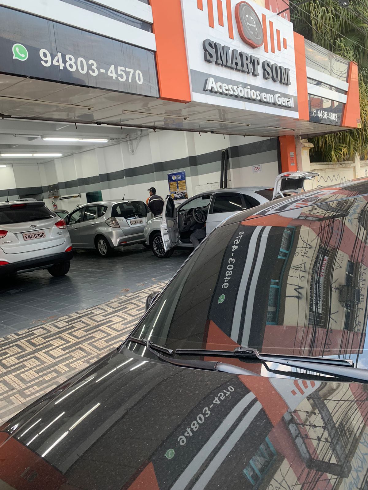 empresa de Som, multimídia, insulfilme, engates automotivos, lanternas, acessórios automotivos